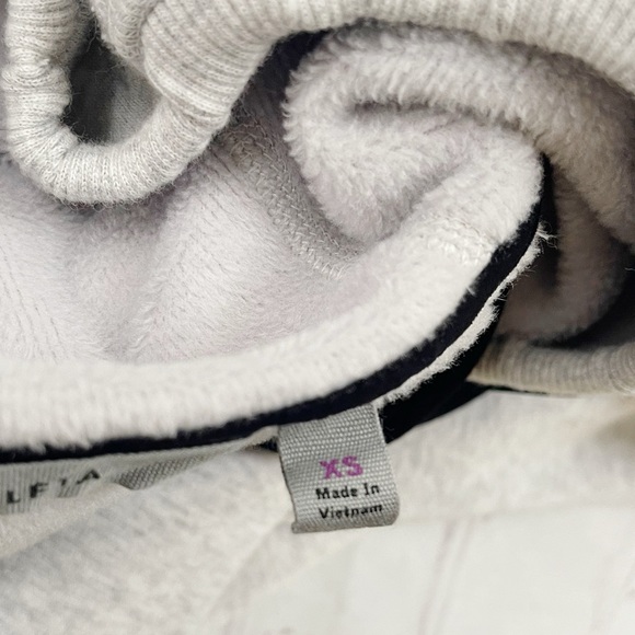 Athleta cozy karma light grey athleisure dress with thumb holes women’s XS - Picture 10 of 10